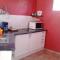 Studio cosy aux Abymes, piscine et jardin, 25 m²