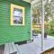 Quaint Modern Downtown Cottage