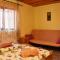 Guest House Mandrivnyi Rooms&Apartments - Jasinia