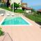 Lake View Apartment in Vercana, Shared Pool