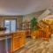 3 Decks, Mtn Views! Tree Tops by HoneyBearCabins - Luxury Rain Showers, 3 King suites, XL HotTub, Fireplace, Bear Sightings