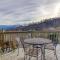 3 Decks, Mtn Views! Tree Tops by HoneyBearCabins - Luxury Rain Showers, 3 King suites, XL HotTub, Fireplace, Bear Sightings