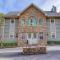 3 Decks, Mtn Views! Tree Tops by HoneyBearCabins - Luxury Rain Showers, 3 King suites, XL HotTub, Fireplace, Bear Sightings
