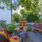 Spacious apartment in Stari Grad, 80 m², serene garden - Stari Grad