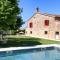 One bedroom house with shared pool enclosed garden and wifi at Trequanda - Trequanda