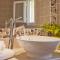 minivilla lilas indépendante à Calvi avec jardin et piscine jardin et bbq
