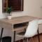 2BR Airy & Tidy Apt with Free Covered Parking - Central Modern - شيكاغو