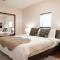2BR Airy & Tidy Apt with Free Covered Parking - Central Modern - شيكاغو