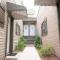 2BR Airy & Tidy Apt with Free Covered Parking - Central Modern