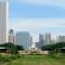 2BR Airy & Tidy Apt with Free Covered Parking - Central Modern - شيكاغو