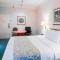 Days Inn & Suites by Wyndham Arlington Heights