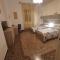 Wow Home - 175 mq - posteggio privato - davanti porto traghetti - fino a 10 posti letto