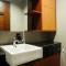 Well Appointed Studio West Vista Apartment By Travelio