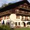 Schlosswirt Chalets & Apartments