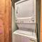 Lake Arrowhead Cabin with Deck and Stunning Mtn Views! - 圣贝纳迪诺