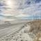 Beautiful Lakefront Condo Easy Walk to the Beach!