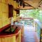 TREEHOUSE PILON PAVONES