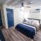 Newly Renovated 3br2ba Duplex with private Dock - Key Colony Beach