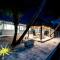 Newly Renovated 3br2ba Duplex with private Dock - Key Colony Beach