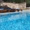 Stone hause Noa