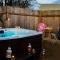 Pinewood Park - Tipis, Hot Tubs and Lodges