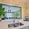 Relaxing Waterfront 2-Story Retreat with Pool Access - Нейплс