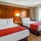 Comfort Suites Oakbrook Terrace near Oakbrook Center