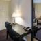 Econo Lodge Inn & Suites West - Energy Corridor