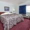 Super 8 by Wyndham Waterloo