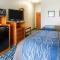 Comfort Inn & Suites Pauls Valley - City Lake