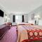 Super 8 by Wyndham Riverside/Kansas City