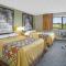 Super 8 by Wyndham Windsor/Madison North