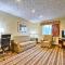 Super 8 by Wyndham Latham - Albany Airport