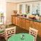 Days Inn & Suites by Wyndham Arlington Heights