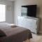 Grand Executive 3BR Apartment near Disney Parks