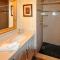Cascade Village Area 5 bed 4 bath, Walk to lift!