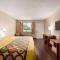 Super 8 by Wyndham Universal City - Universal City