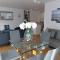 Seaview, Luxury apartment, 2 min walk to Porth Beach - 纽基