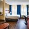 Comfort Suites Outlet Center