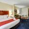 Comfort Suites Outlet Center