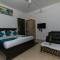 Aristo Serviced Apartment near Kokilaben Dhirubai Ambani Hospital for Family Only
