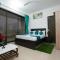 Aristo Serviced Apartment near Kokilaben Dhirubai Ambani Hospital for Family Only