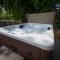 Weedingshall Lodges
