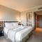 The Grand Riverside Hotel