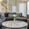 5BR Penthouse Steps to the Streetcar & FQ
