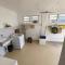 Casa 4/4(Amplos), Cond. fechado com piscina-150m2