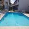 Casa 4/4(Amplos), Cond. fechado com piscina-150m2 - سلفادور