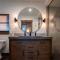 Relax in Luxury - Two Large Patios, Jacuzzi, Indoor Outdoor Fireplace