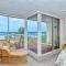 LaPlaya 201C Breathtaking Gulf panorama from this corner end unit with a private stairway to the beach - لونغبوت كي
