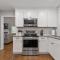 Explore Historic DT In This Cozy Open Air 5BR Stay